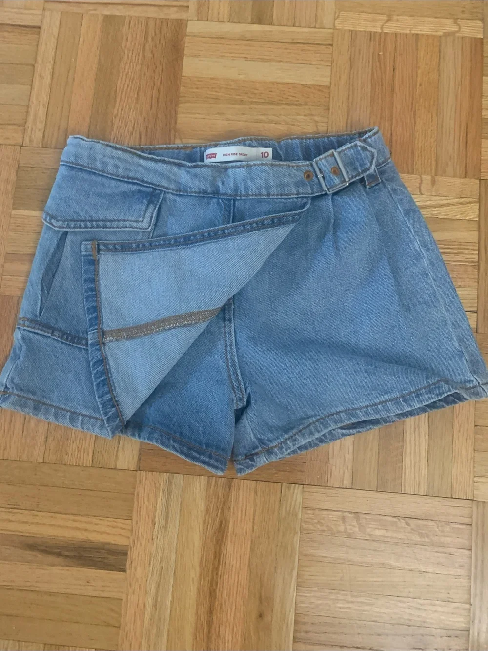 NWOT Levi’s Skort w/ Side Pocket Light Wash Denim - Girls Size 10